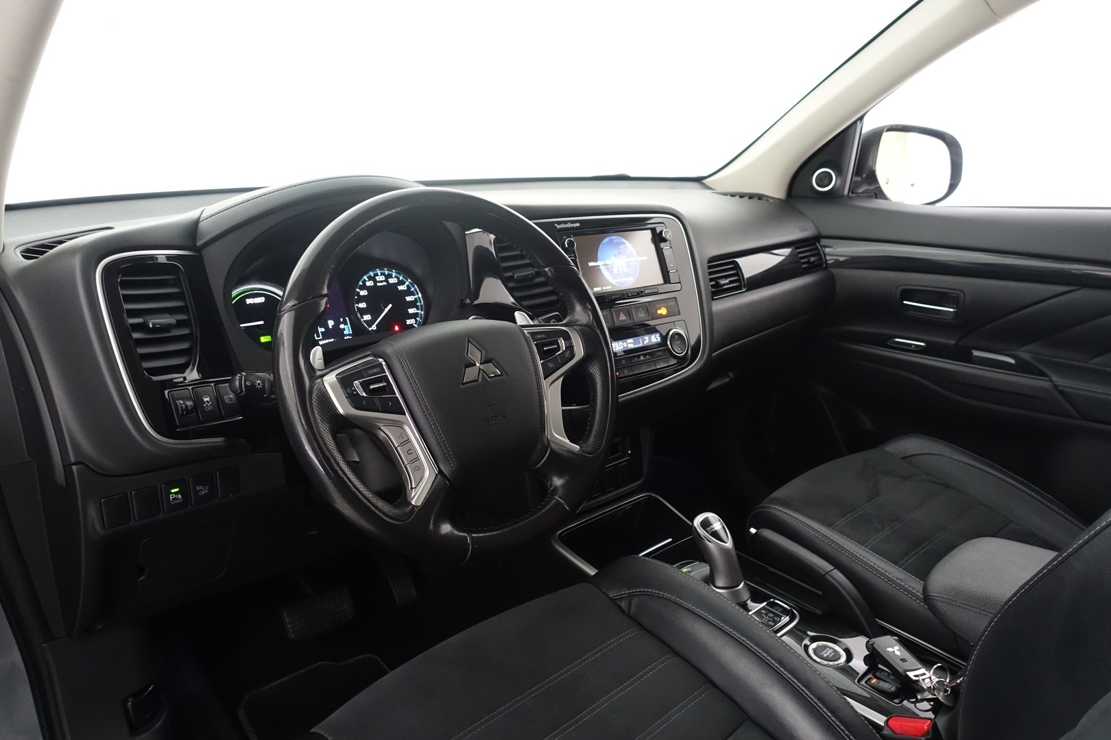 MITSUBISHI OUTLANDER PHEV 2016
