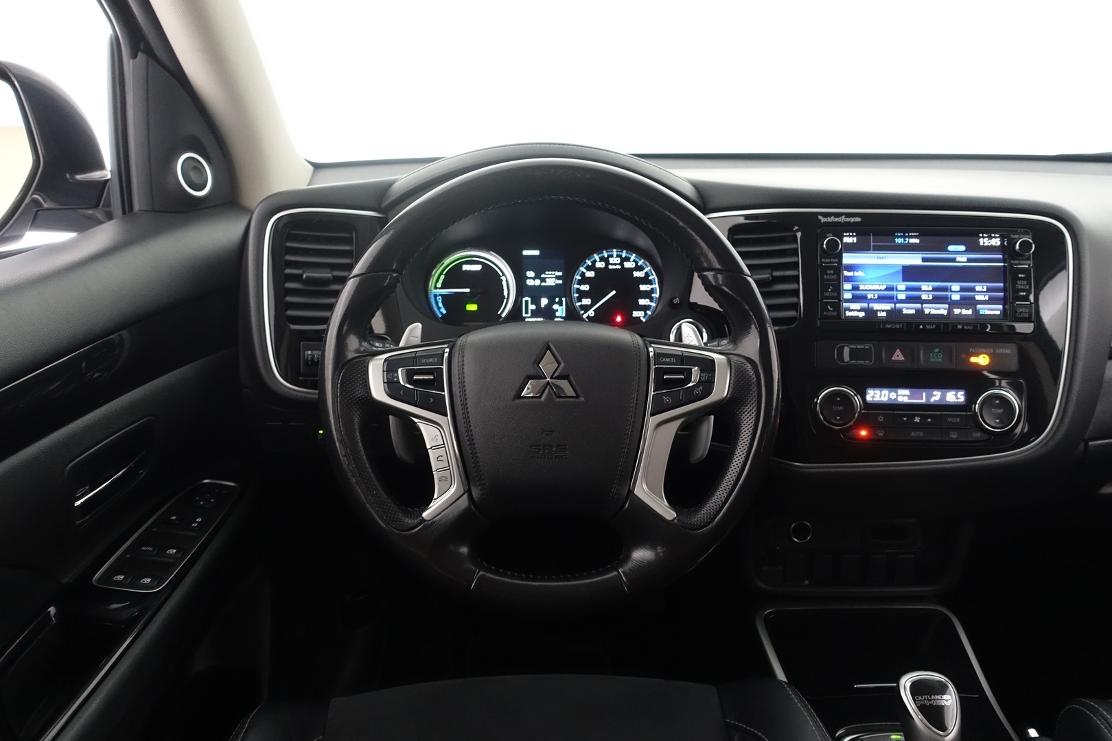 MITSUBISHI OUTLANDER PHEV 2016