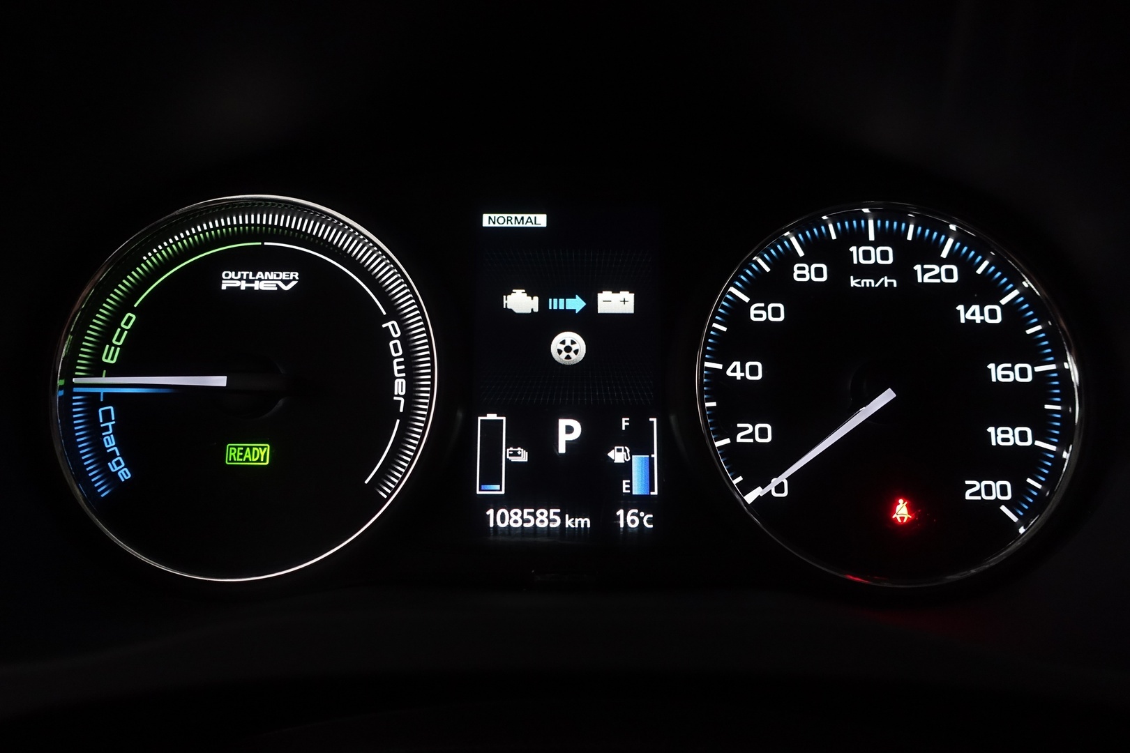 MITSUBISHI OUTLANDER PHEV 2016