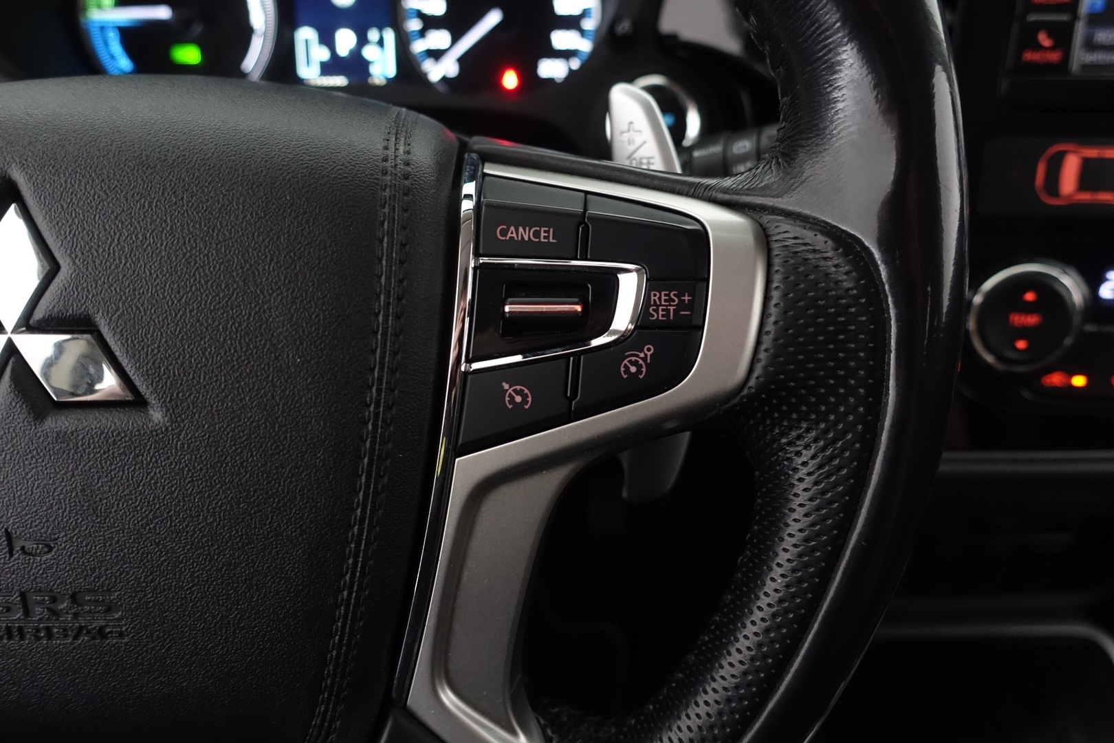 MITSUBISHI OUTLANDER PHEV 2016