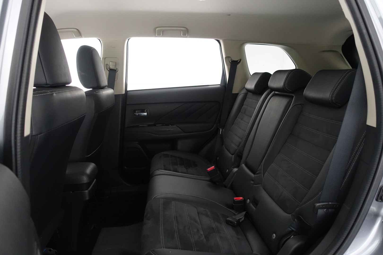 MITSUBISHI OUTLANDER PHEV 2016
