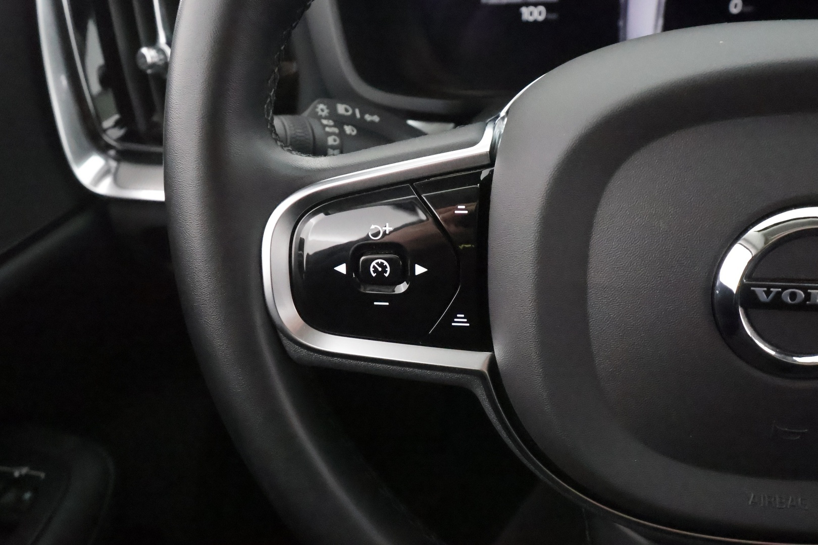 VOLVO V60 2023