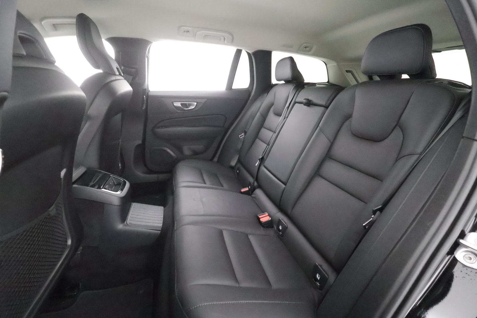 VOLVO V60 2023