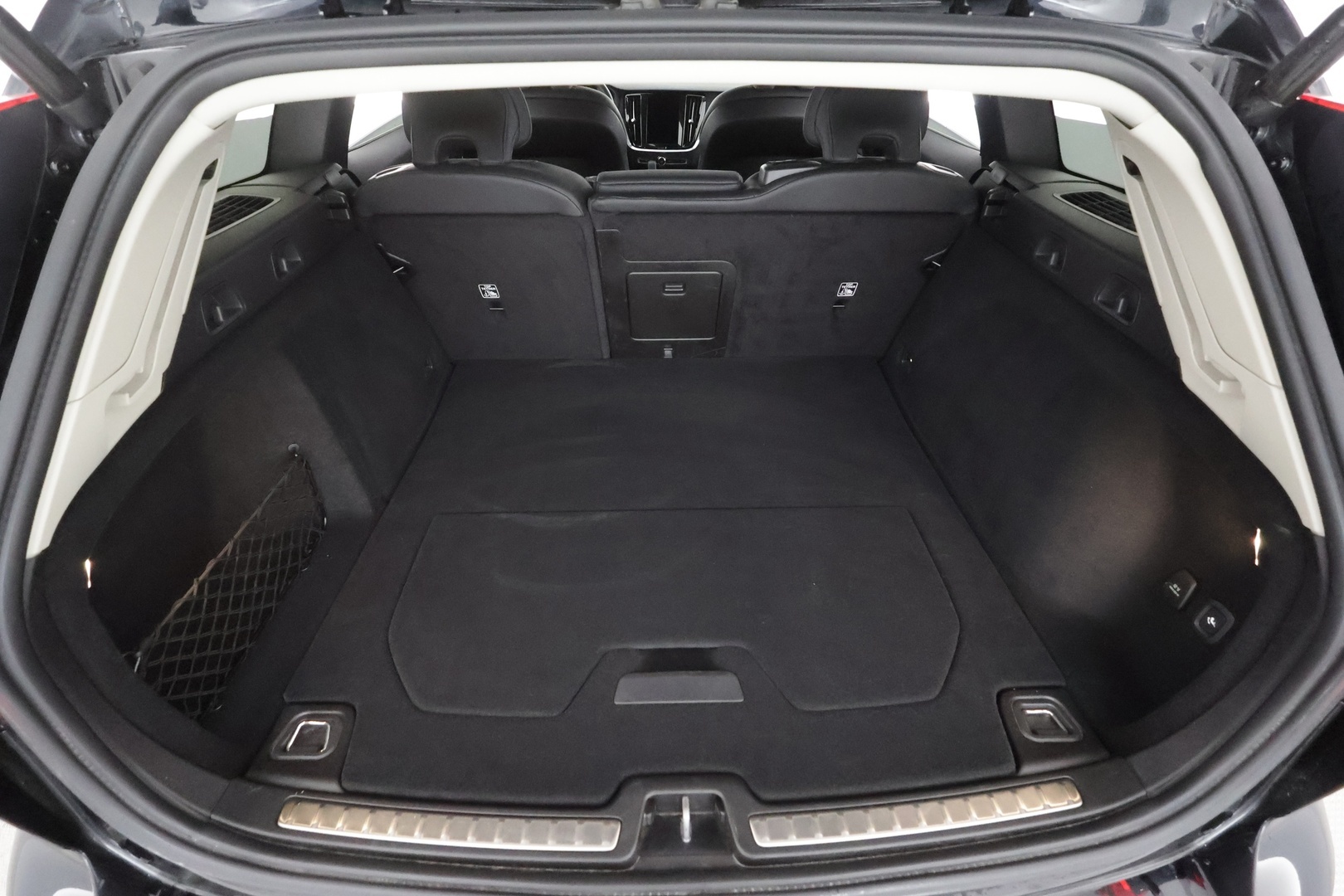 VOLVO V60 2023