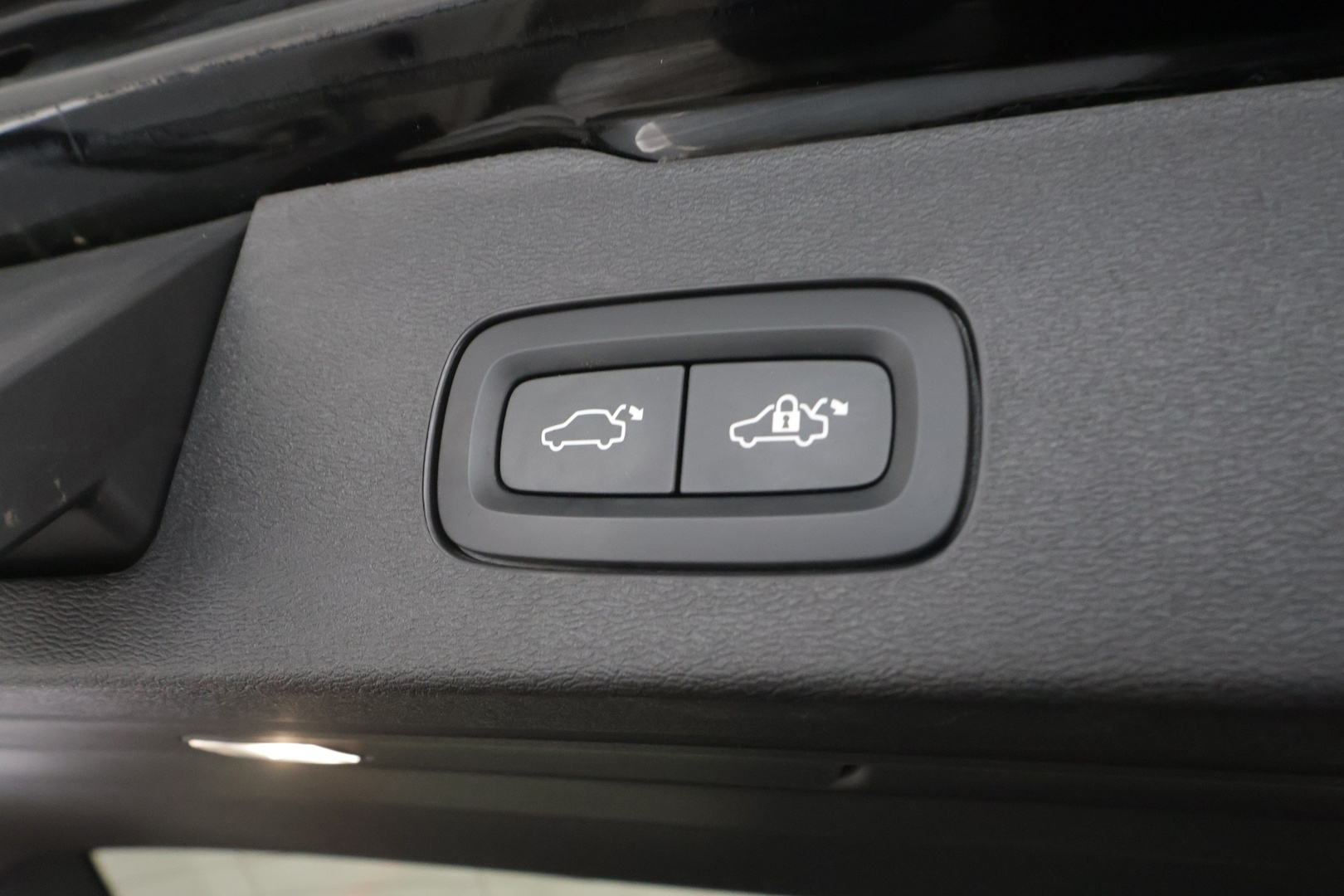 VOLVO V60 2023