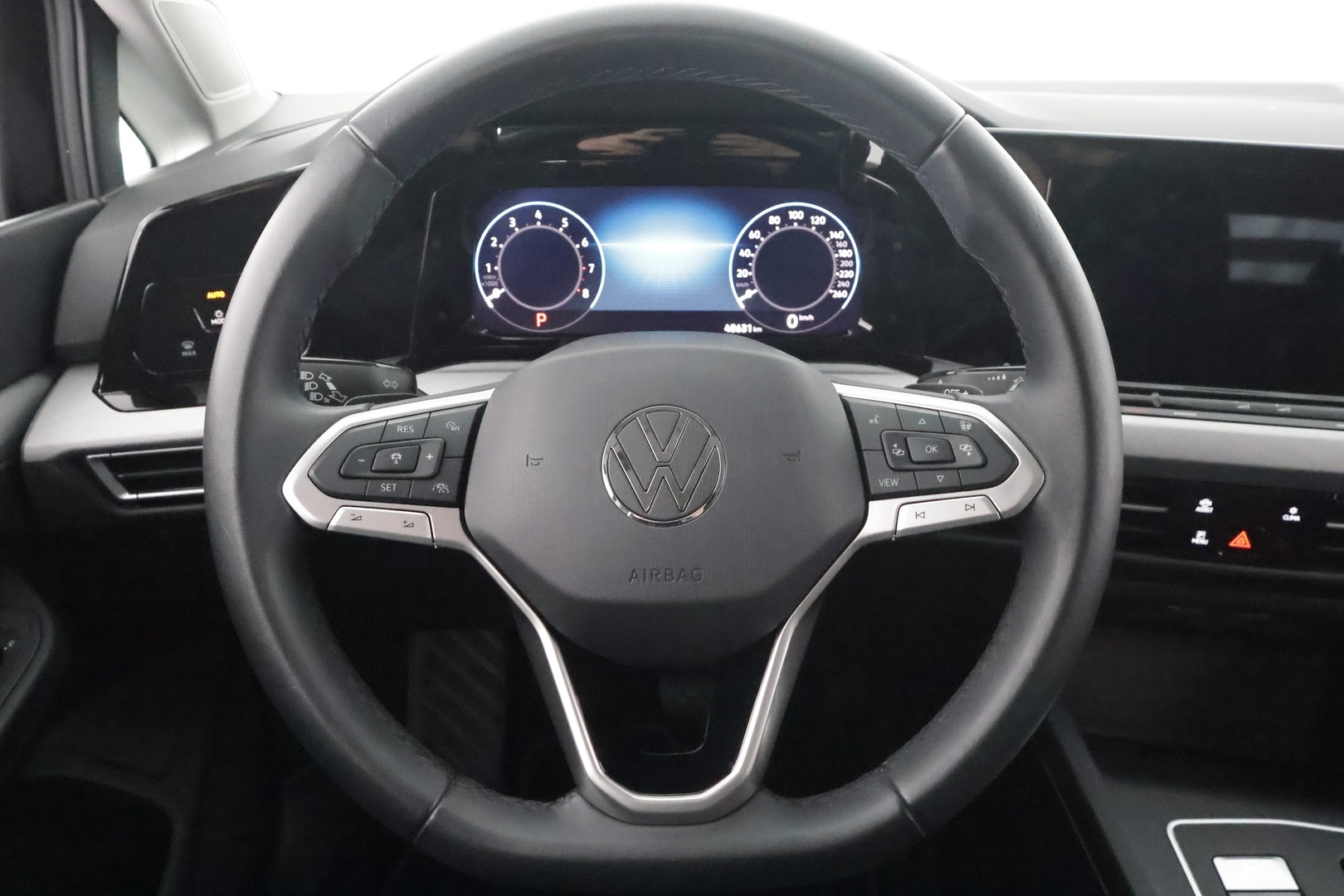 VOLKSWAGEN GOLF 2024