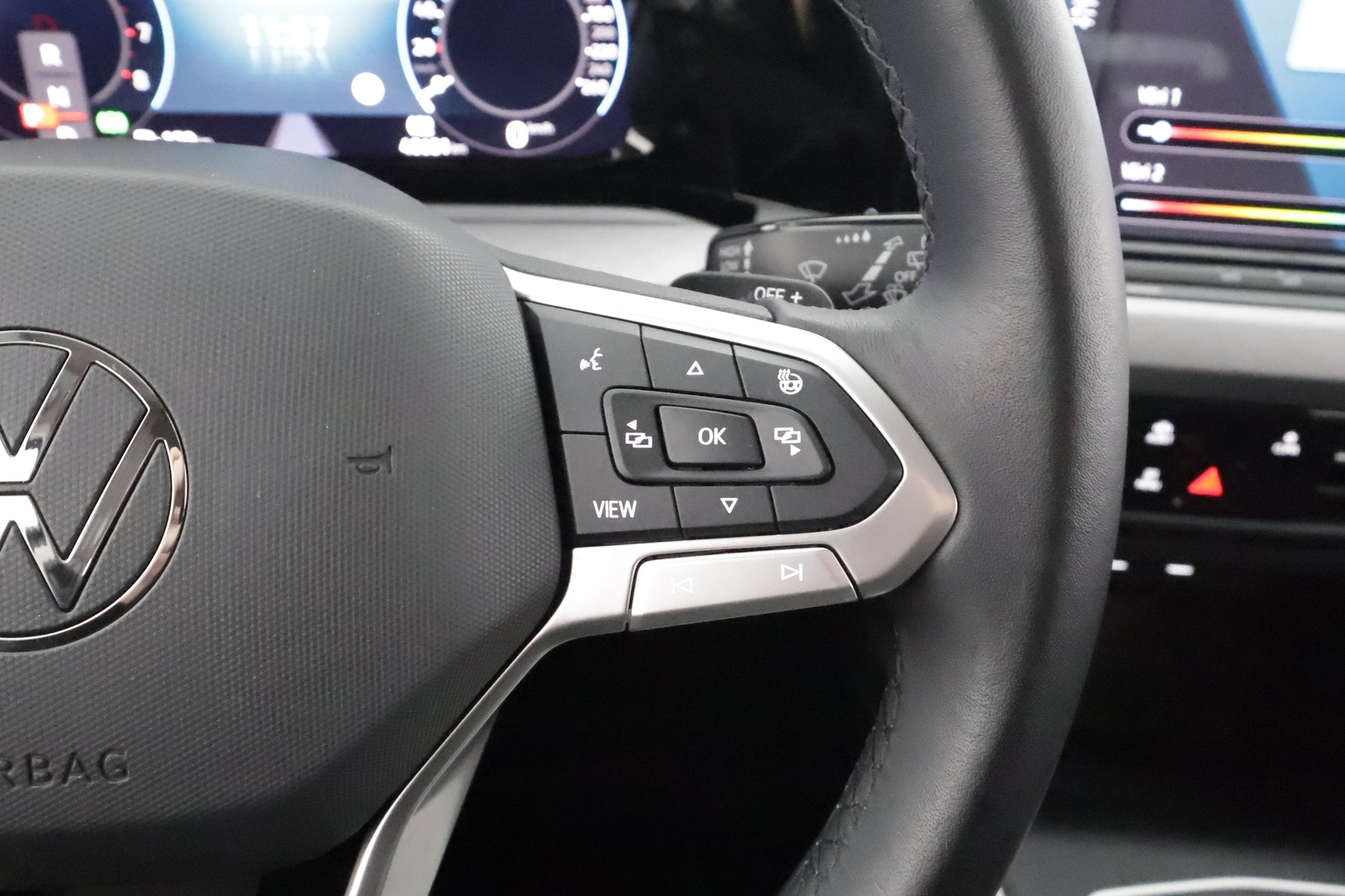 VOLKSWAGEN GOLF 2024