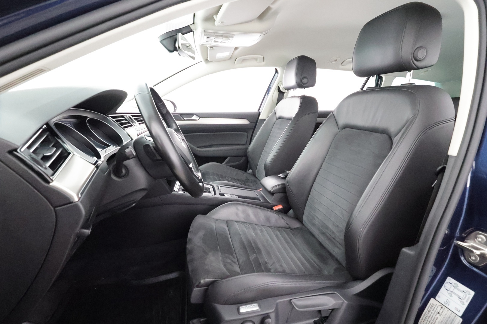 VOLKSWAGEN GOLF 2024