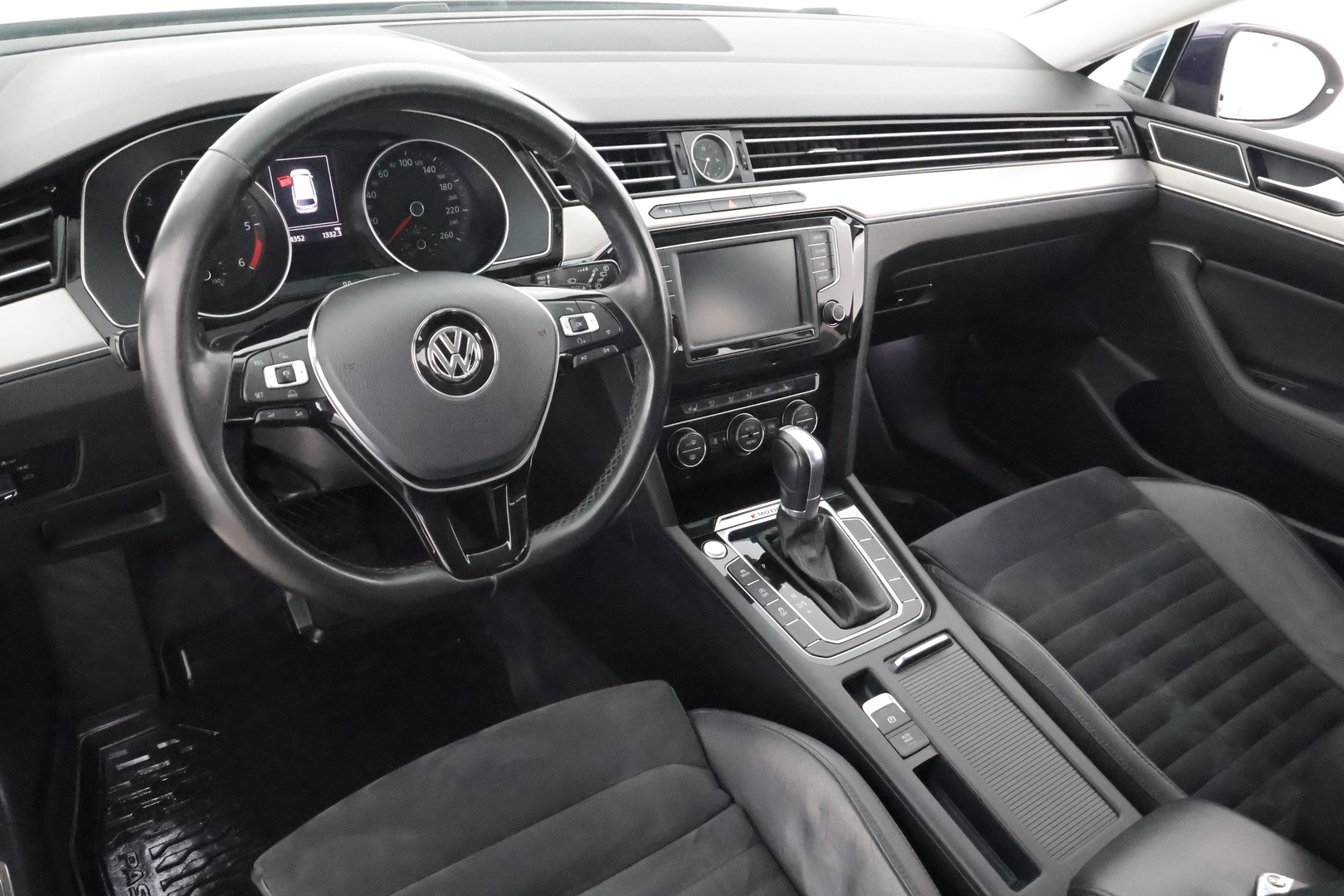 VOLKSWAGEN GOLF 2024