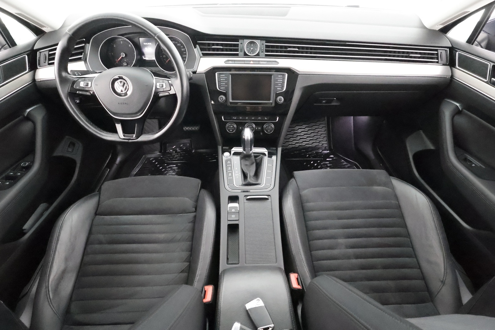 VOLKSWAGEN GOLF 2024