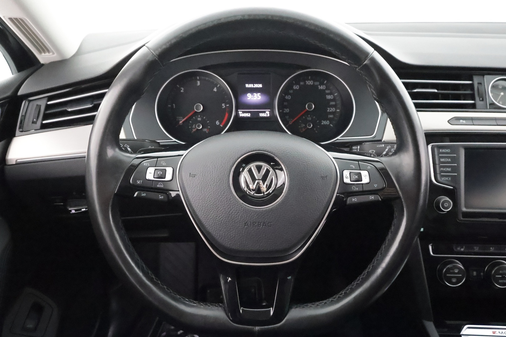 VOLKSWAGEN GOLF 2024