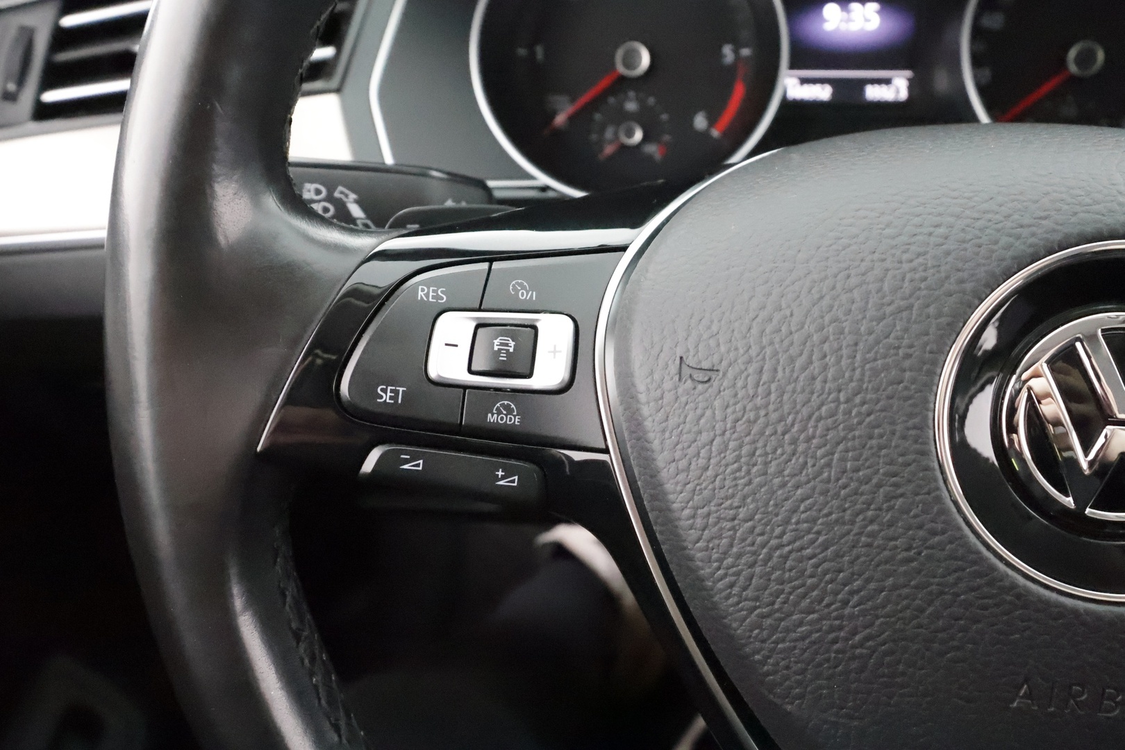VOLKSWAGEN GOLF 2024