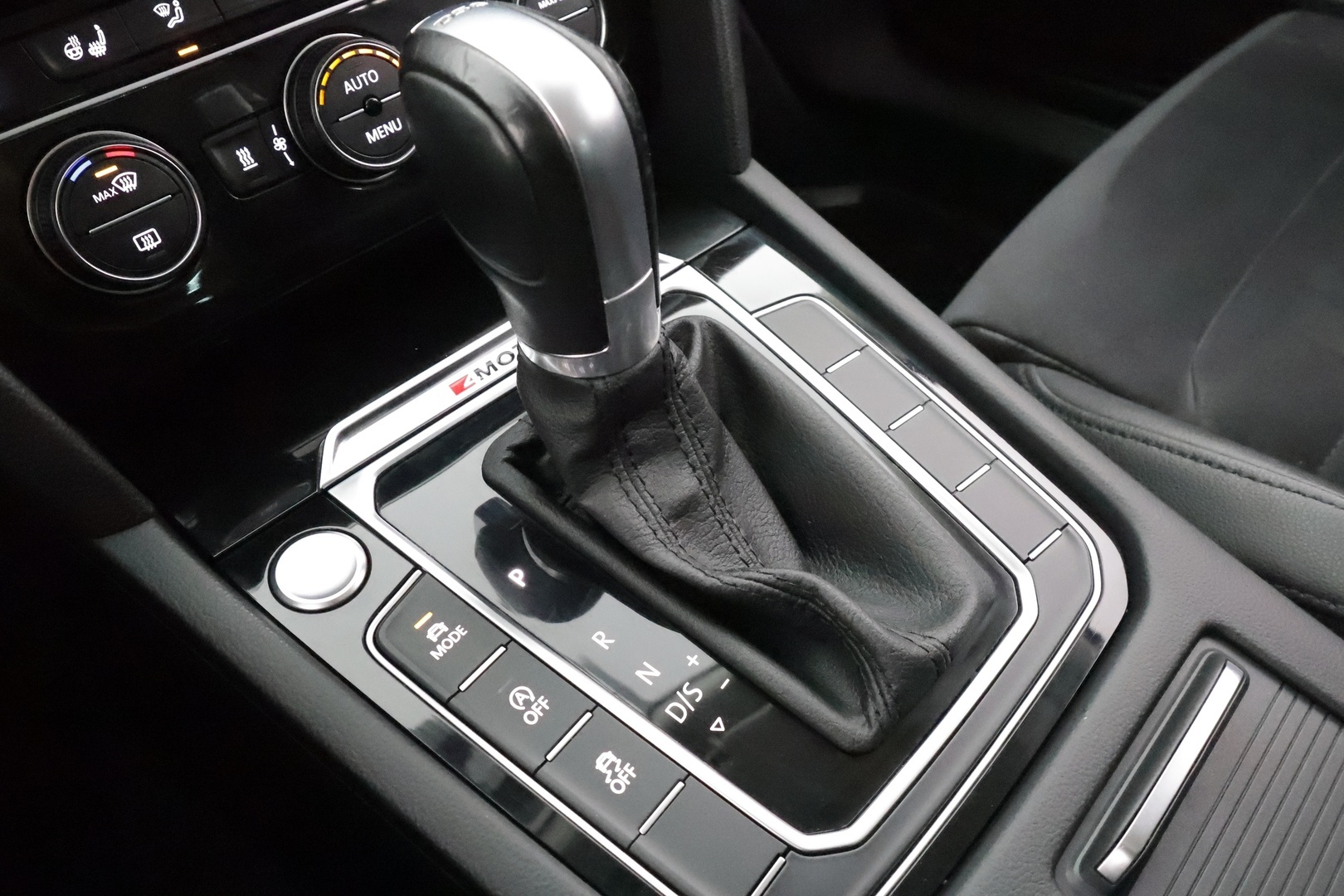 VOLKSWAGEN GOLF 2024