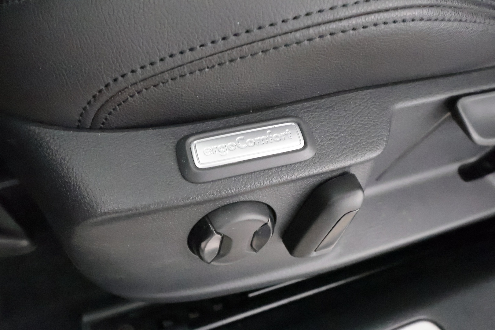 VOLKSWAGEN GOLF 2024