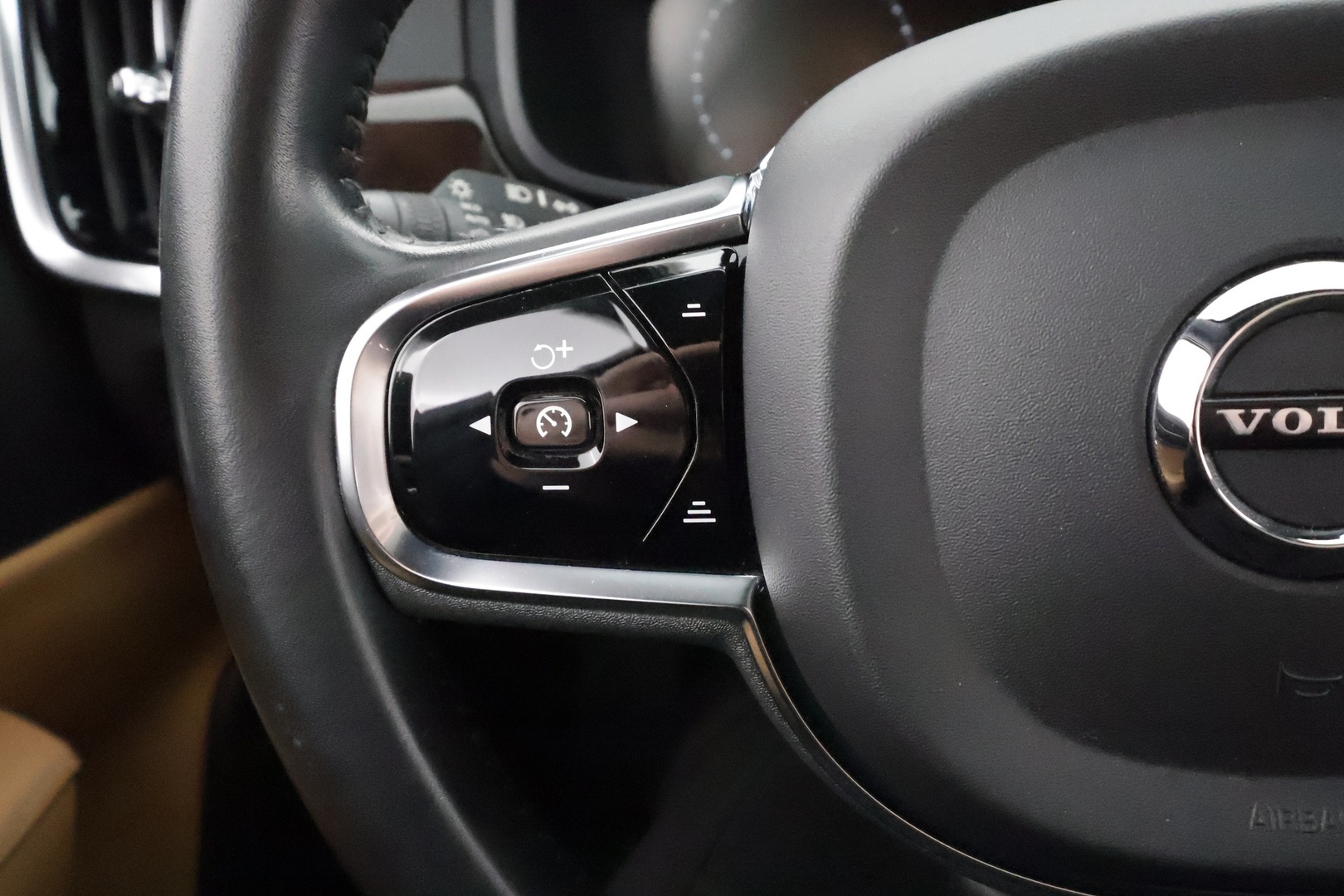VOLVO S90 2019