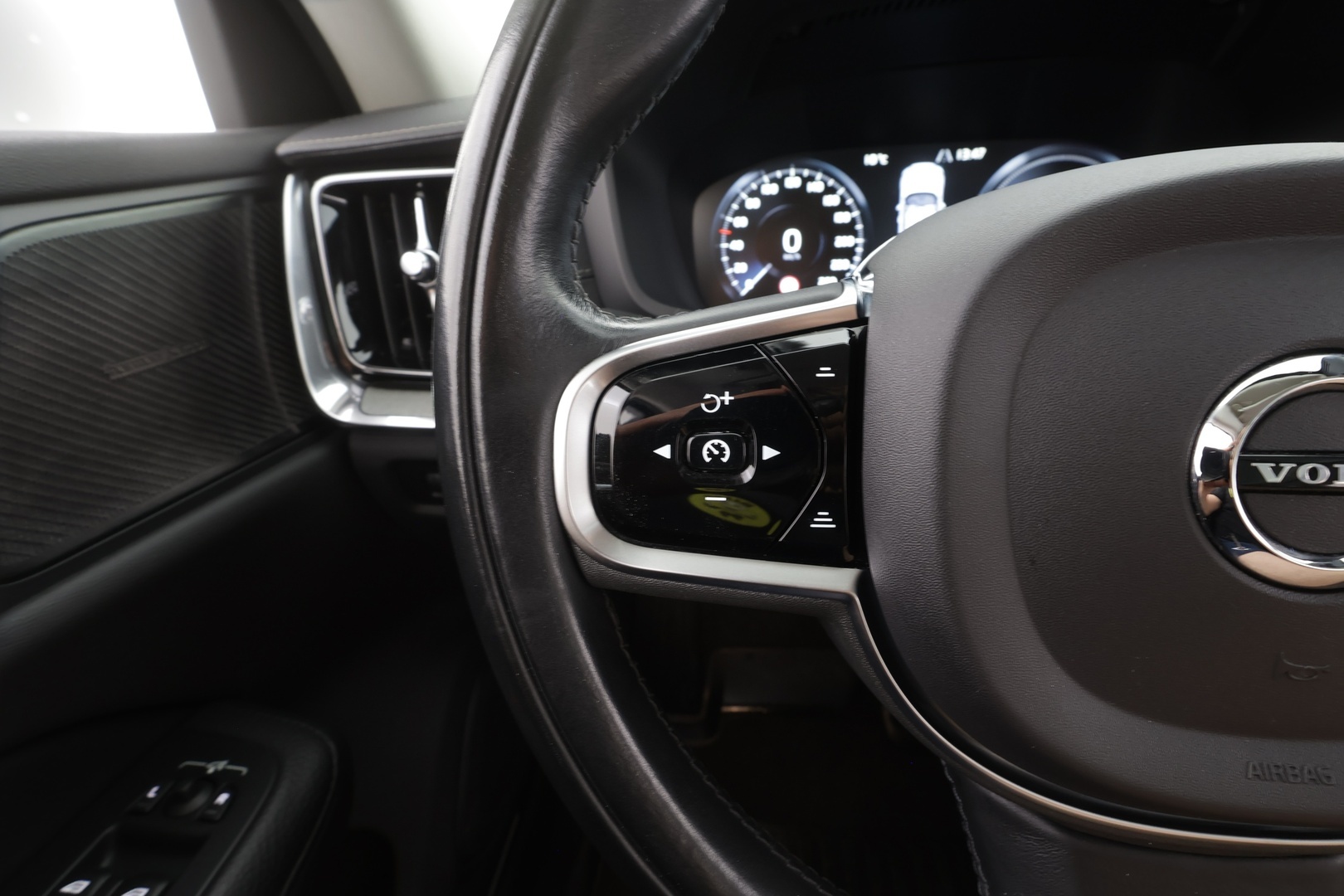 VOLVO V60 2021
