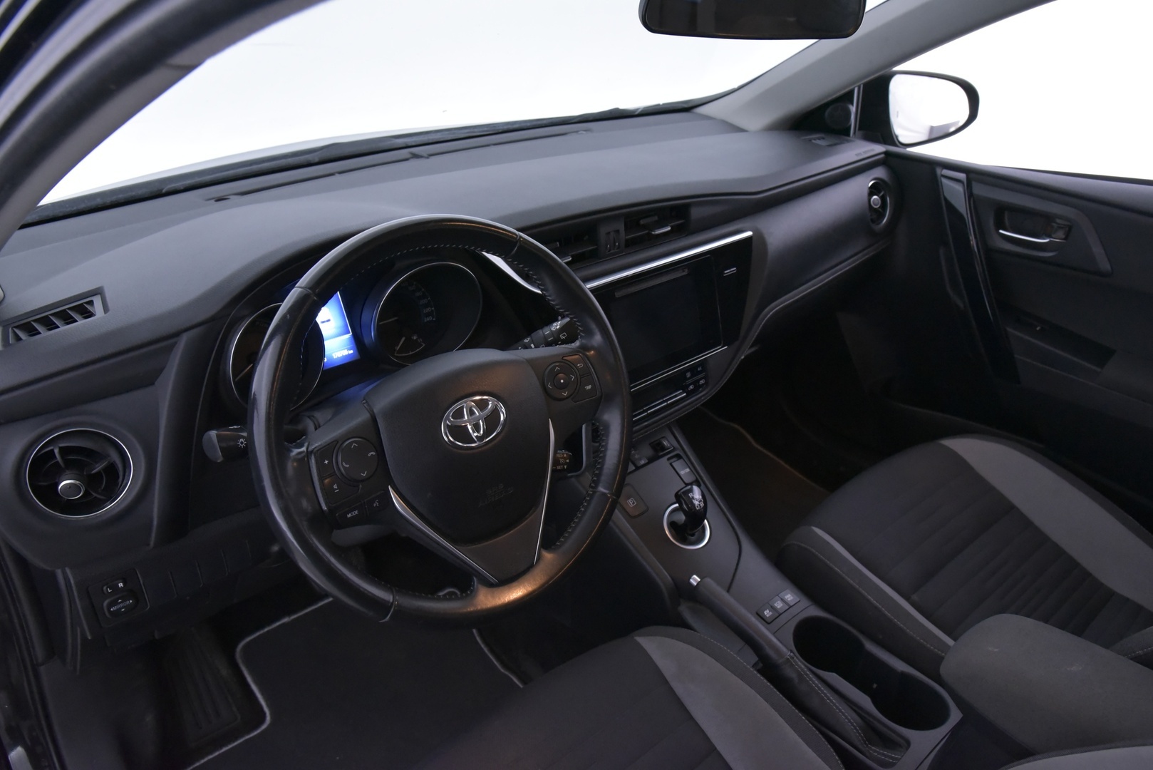 TOYOTA Auris 2016