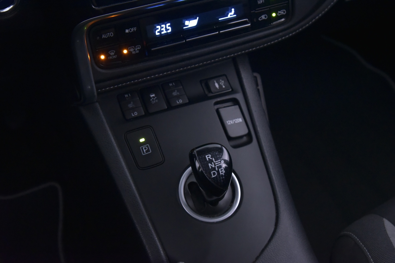 TOYOTA Auris 2016