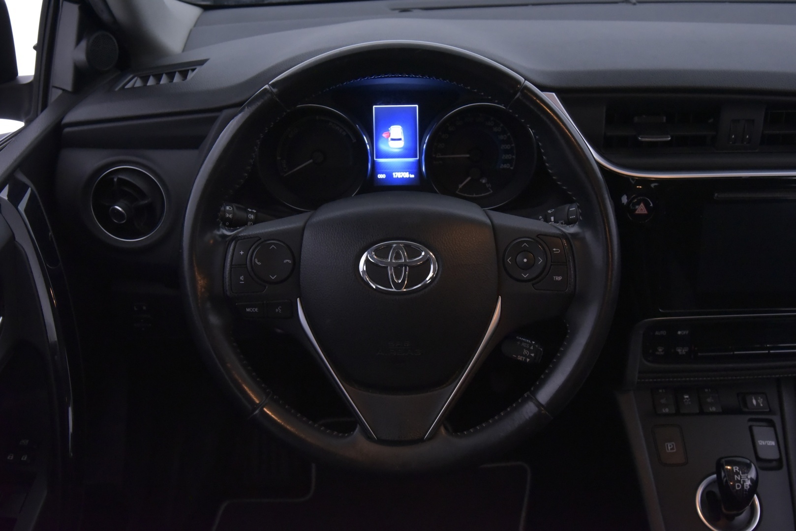 TOYOTA Auris 2016