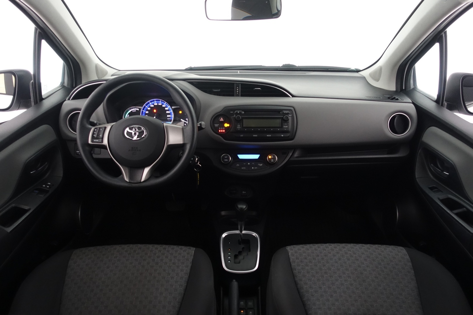 TOYOTA Yaris 2015