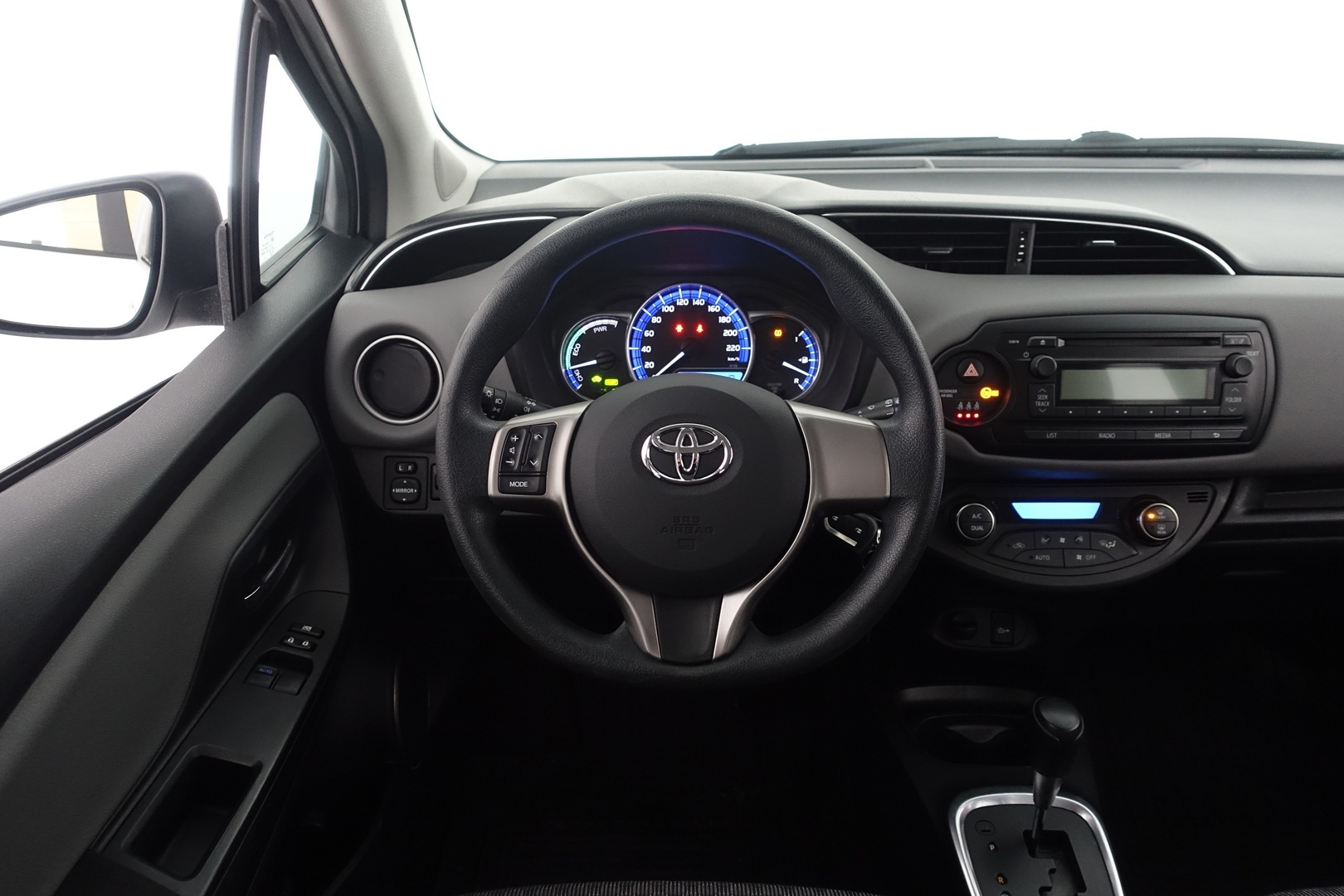 TOYOTA Yaris 2015