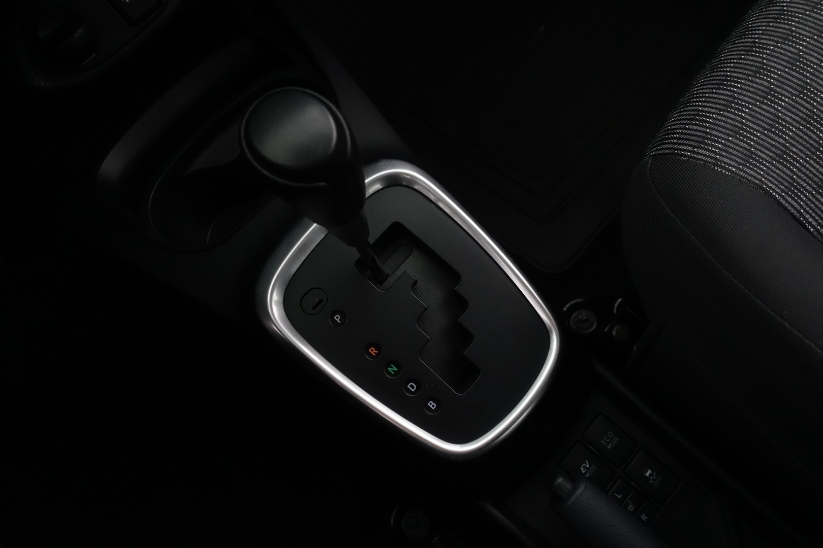 TOYOTA Yaris 2015