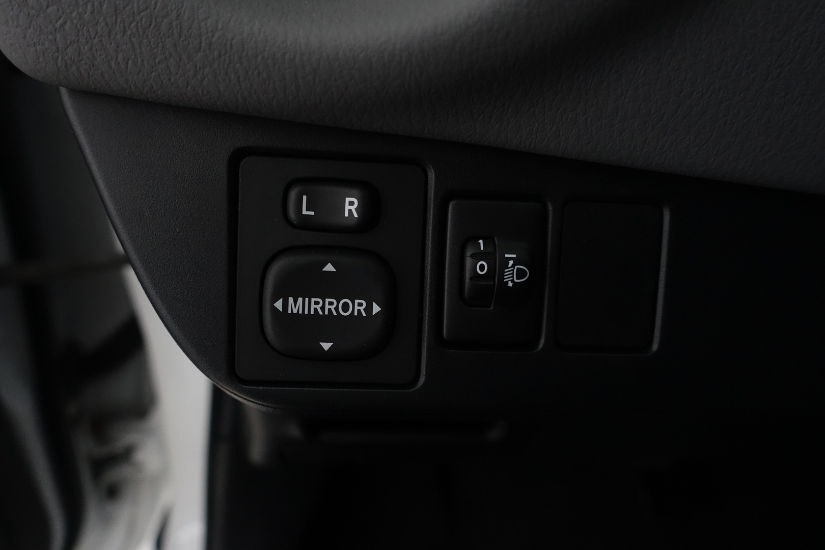 TOYOTA Yaris 2015