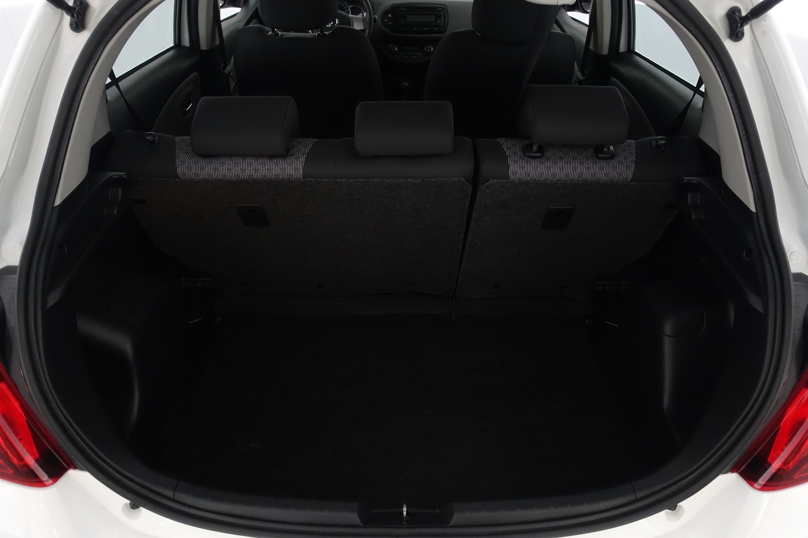 TOYOTA Yaris 2015