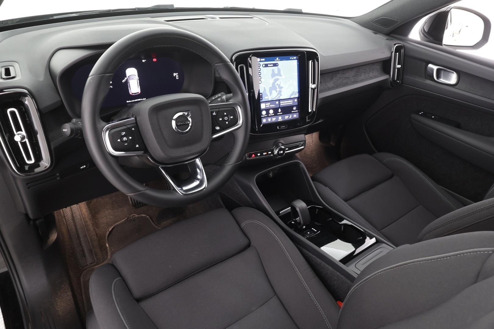 VOLVO XC40 2023