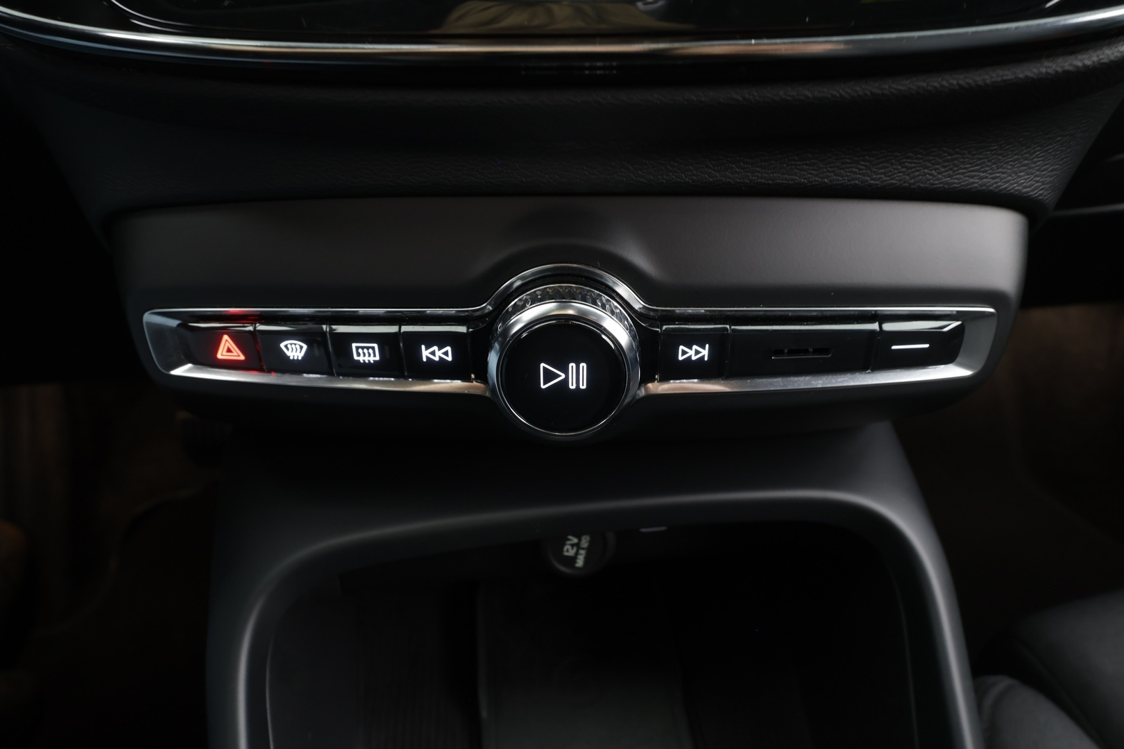 VOLVO XC40 2023