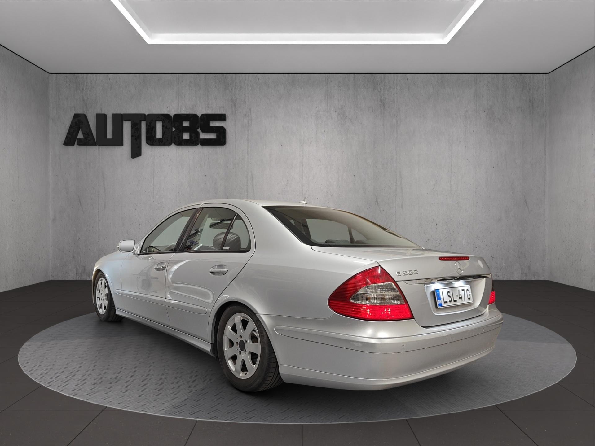 MERCEDES-BENZ E 8
