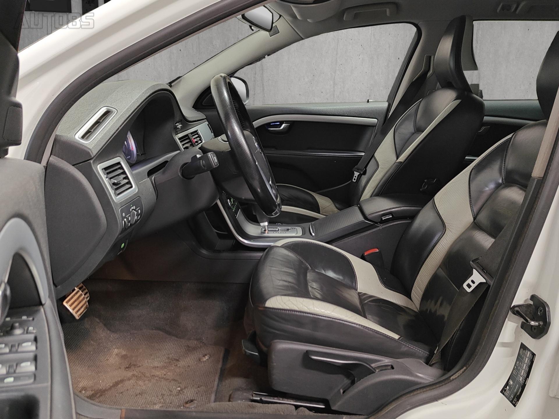 VOLVO V70 10