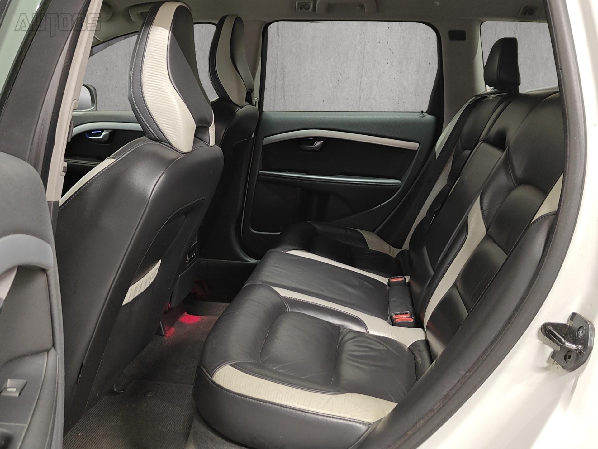 VOLVO V70 11