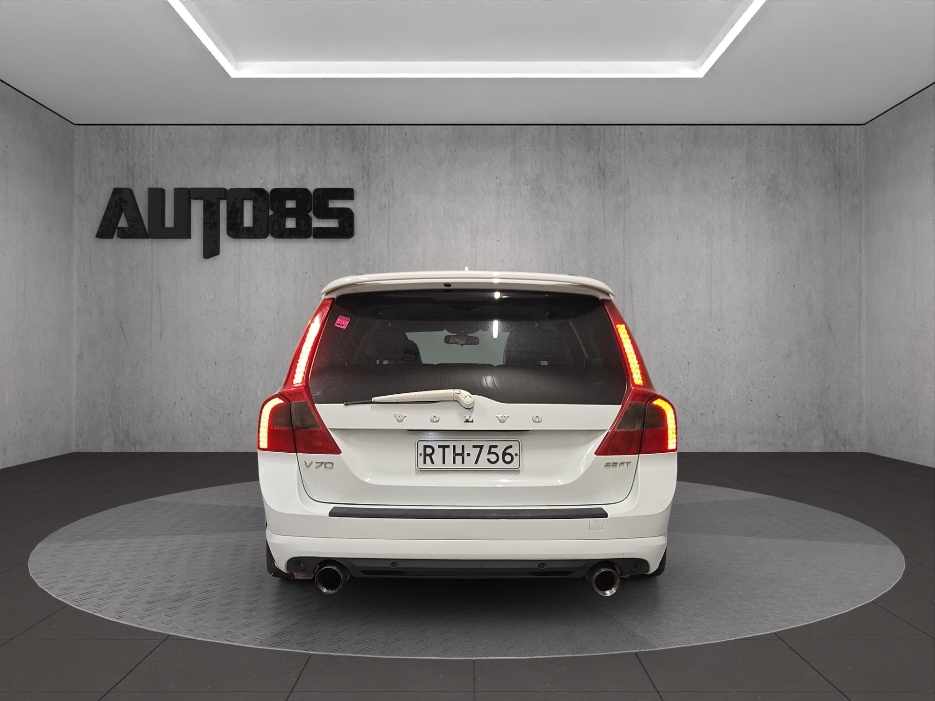 VOLVO V70 7