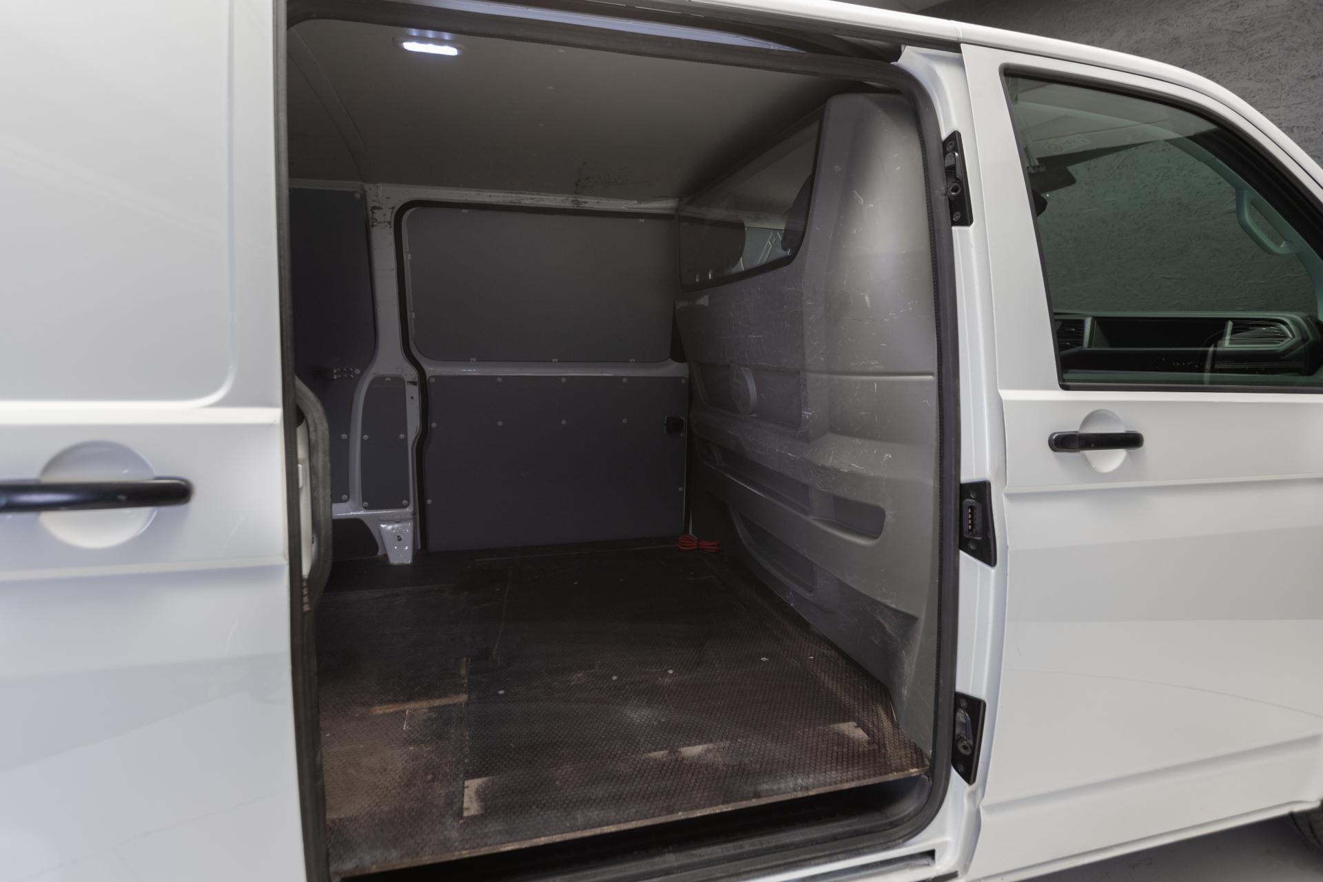 VOLKSWAGEN Transporter 2021