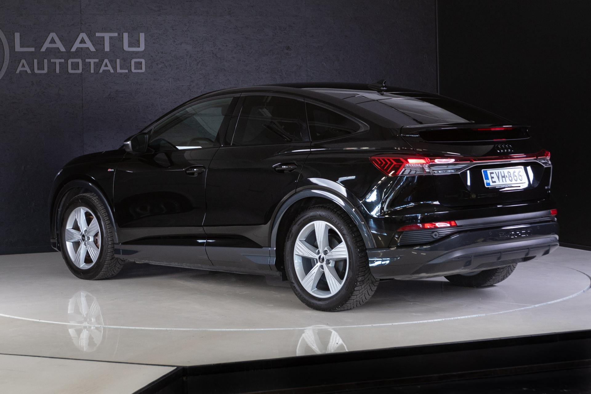 AUDI Q4 e-tron 2021