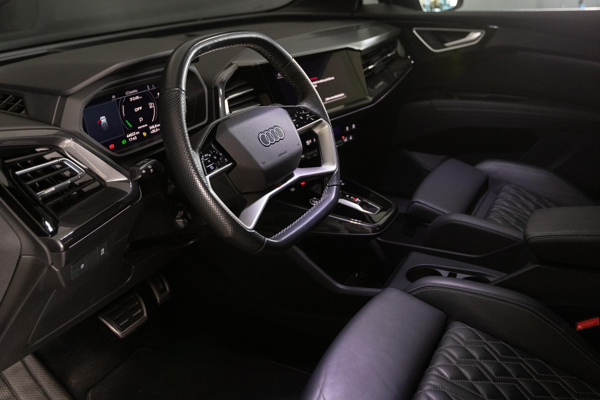 AUDI Q4 e-tron 2021