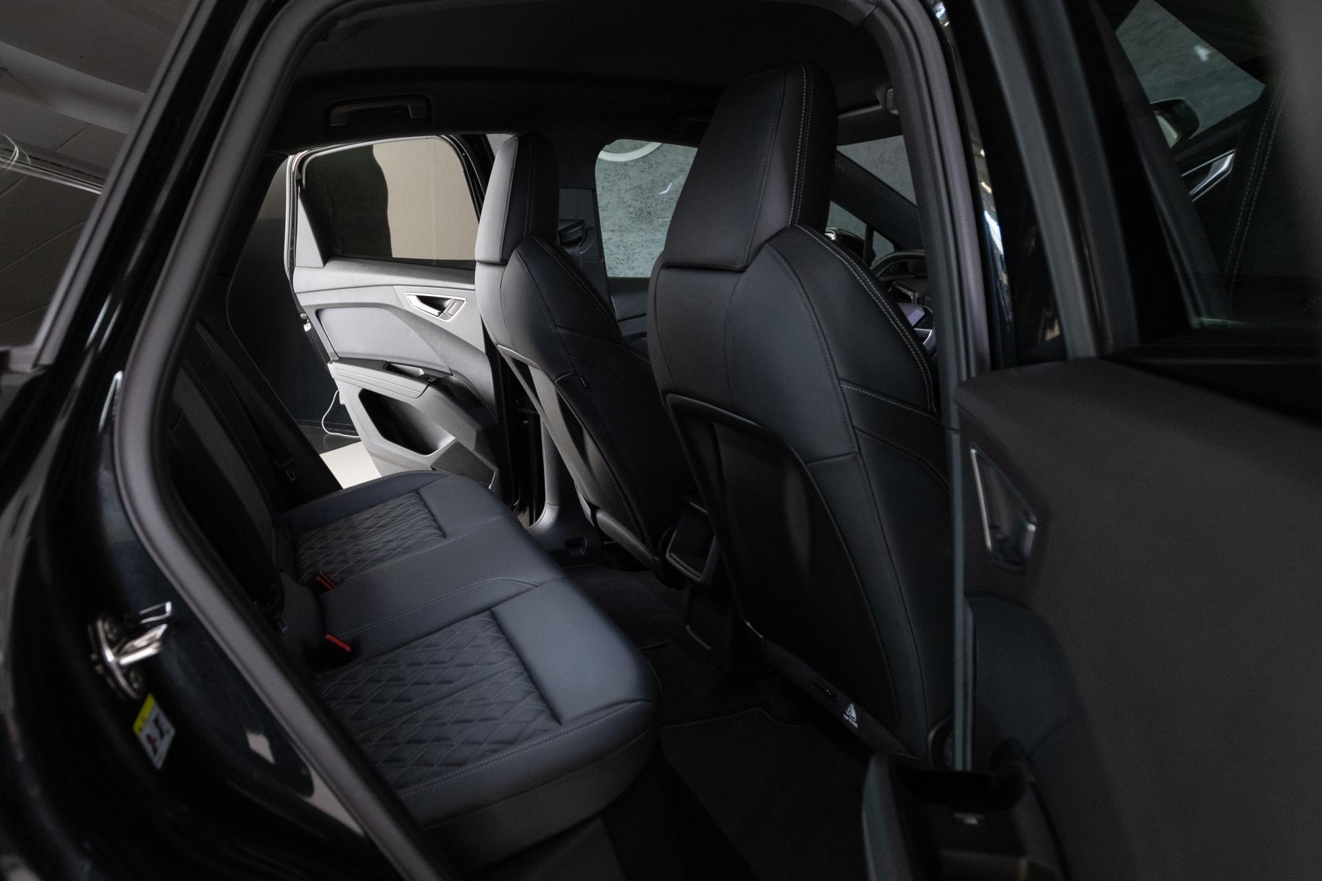 AUDI Q4 e-tron 2021