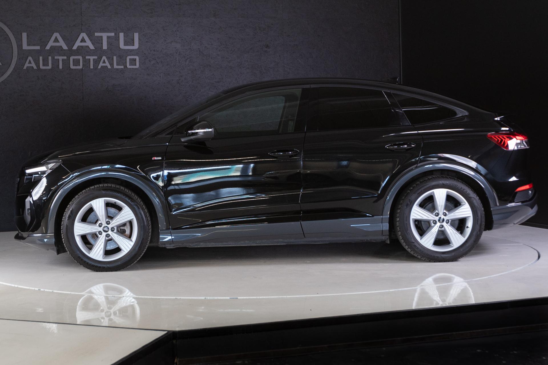 AUDI Q4 e-tron 2021