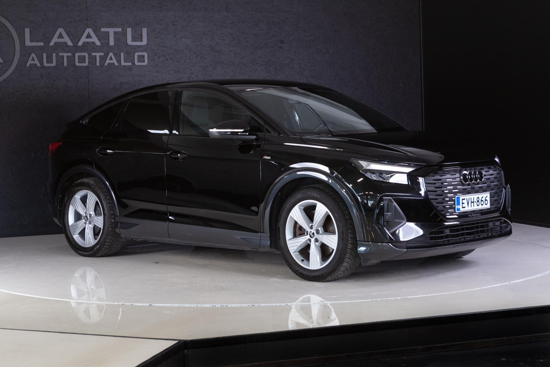 AUDI Q4 e-tron 2021