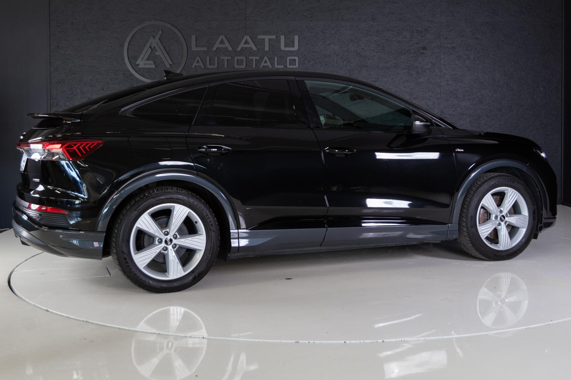 AUDI Q4 e-tron 2021