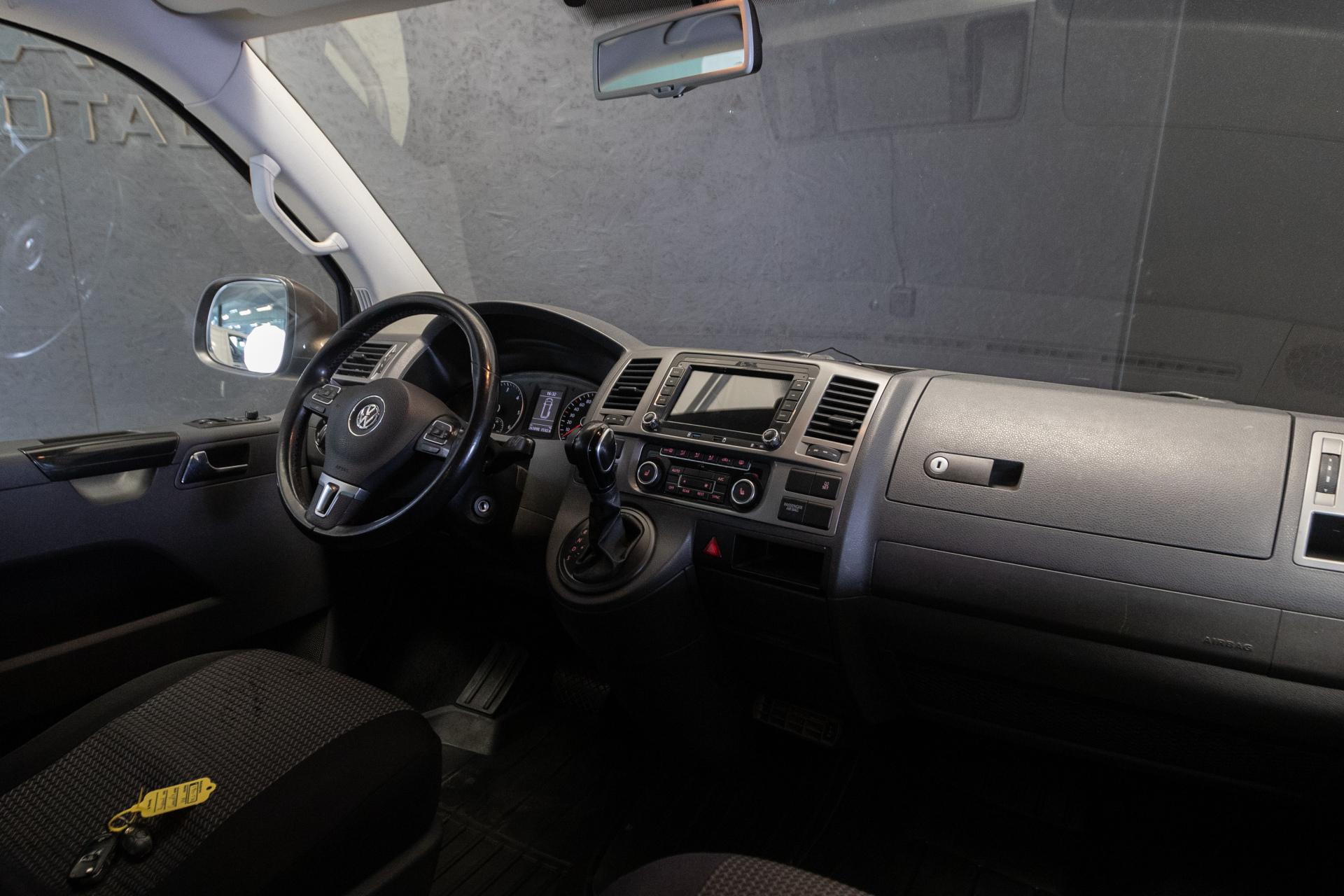 VOLKSWAGEN Caravelle 2012