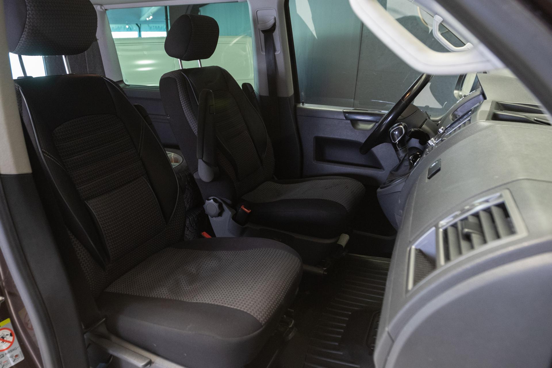 VOLKSWAGEN Caravelle 2012