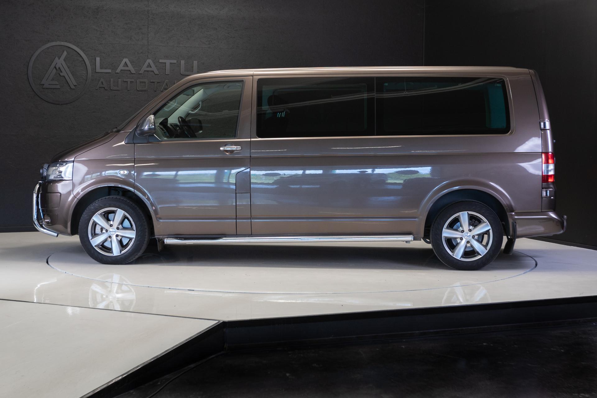 VOLKSWAGEN Caravelle 2012