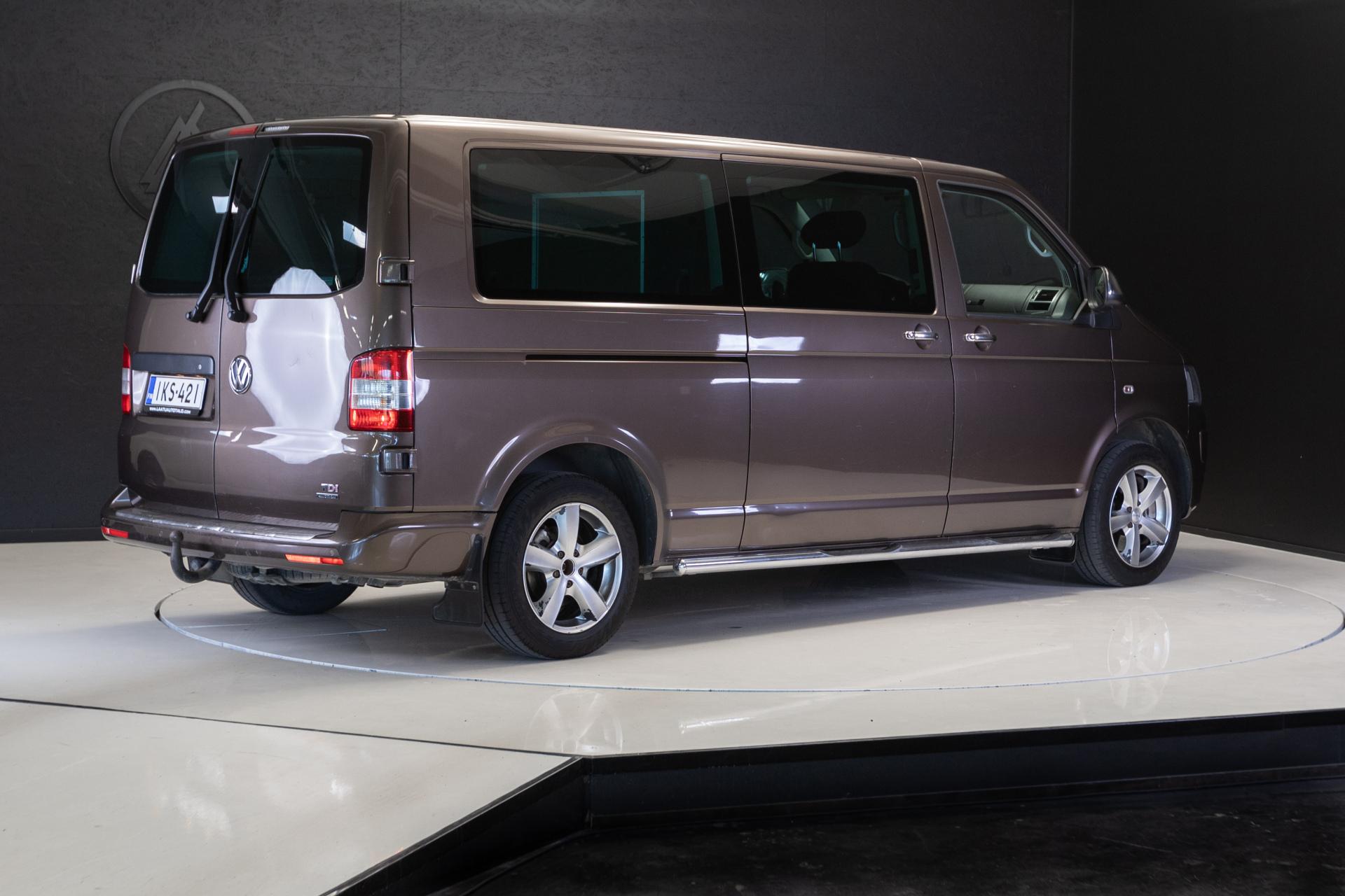 VOLKSWAGEN Caravelle 2012