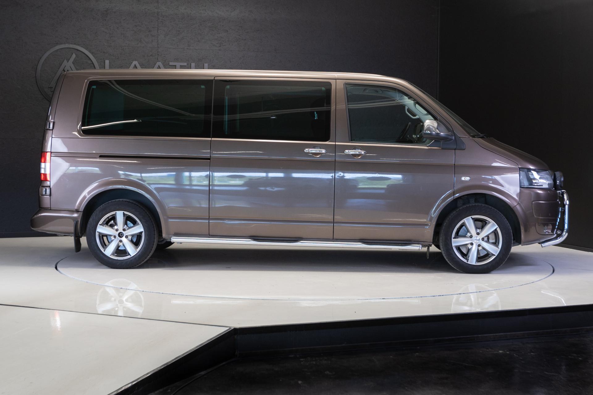 VOLKSWAGEN Caravelle 2012