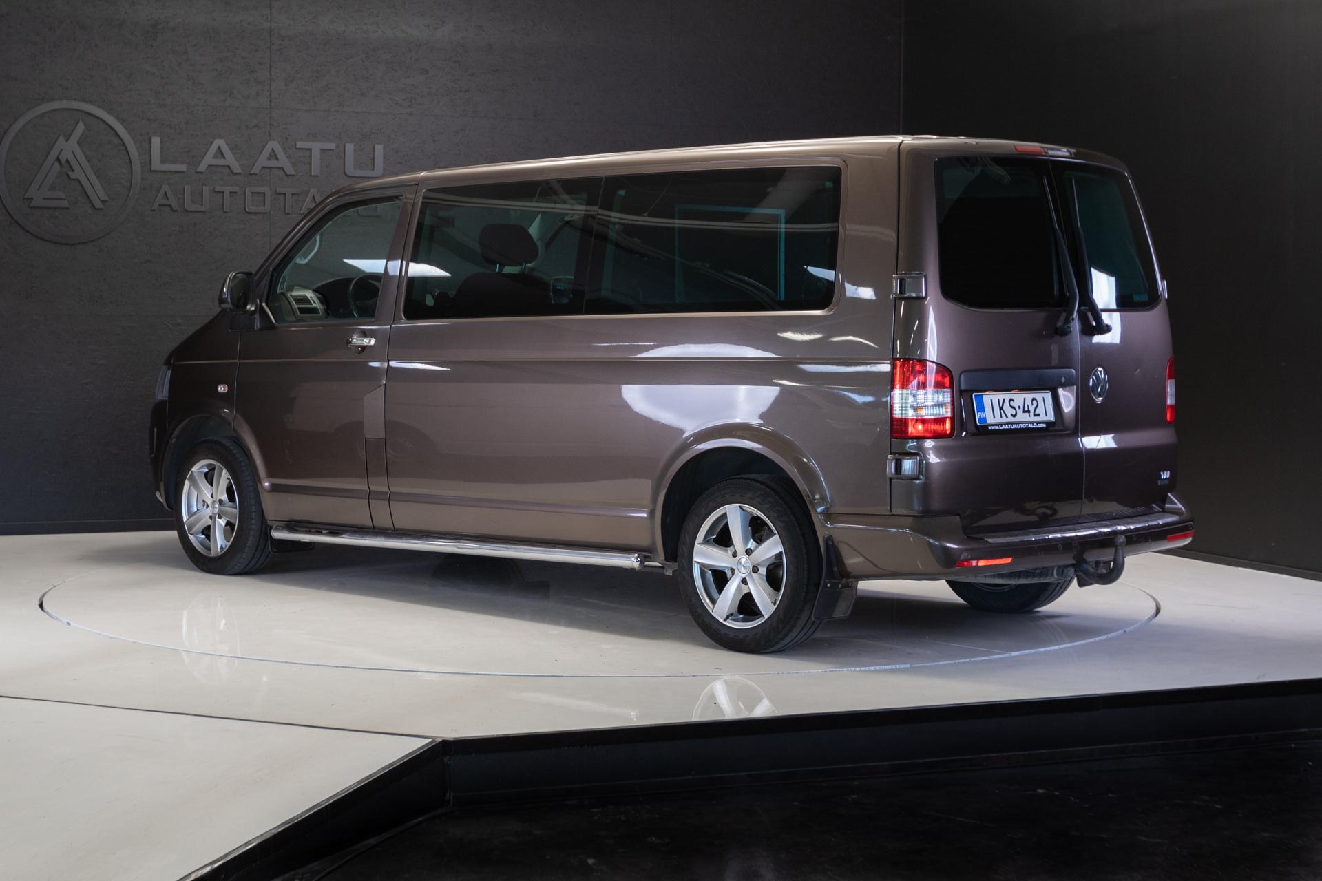 VOLKSWAGEN Caravelle 2012