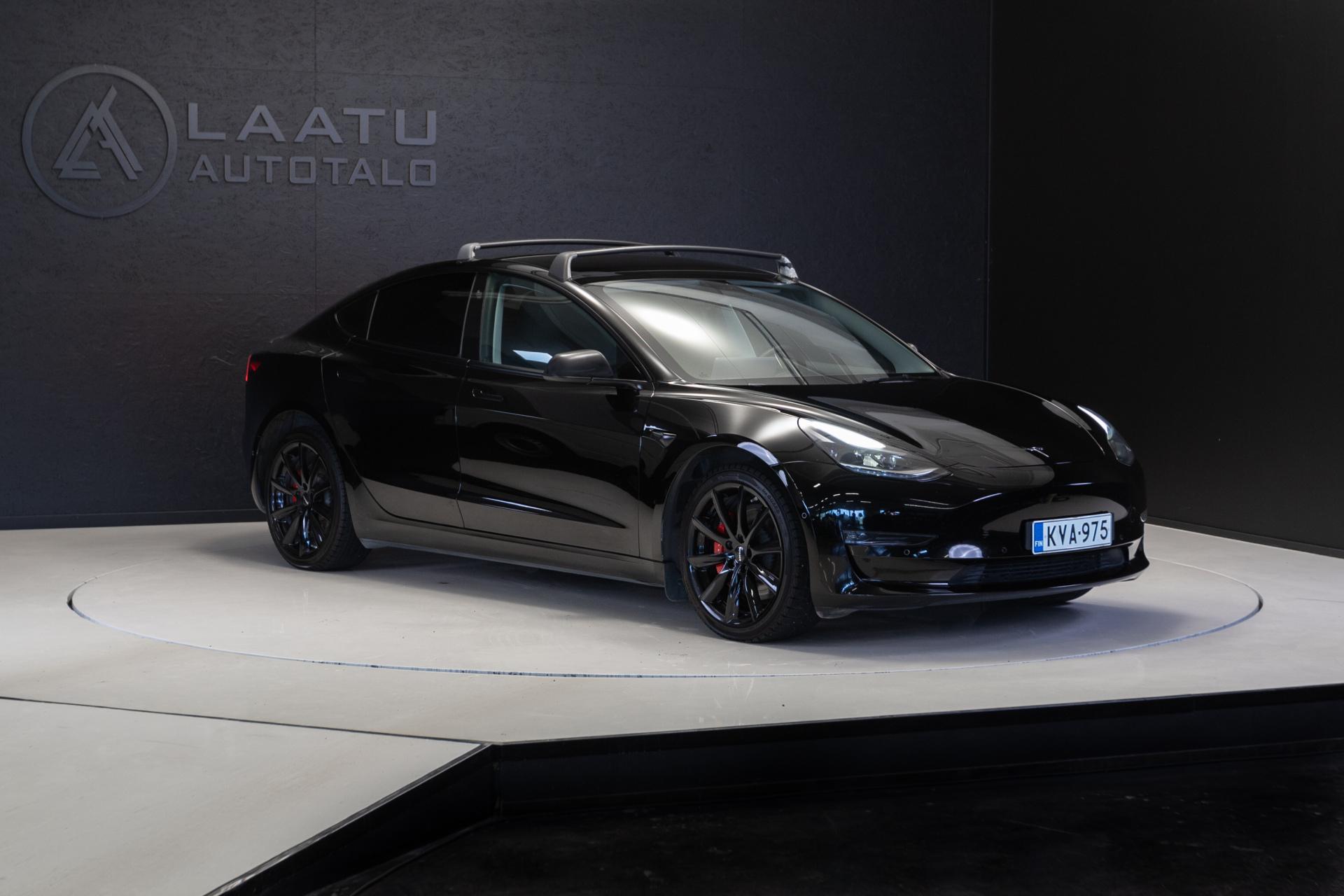 TESLA Model 3 2022
