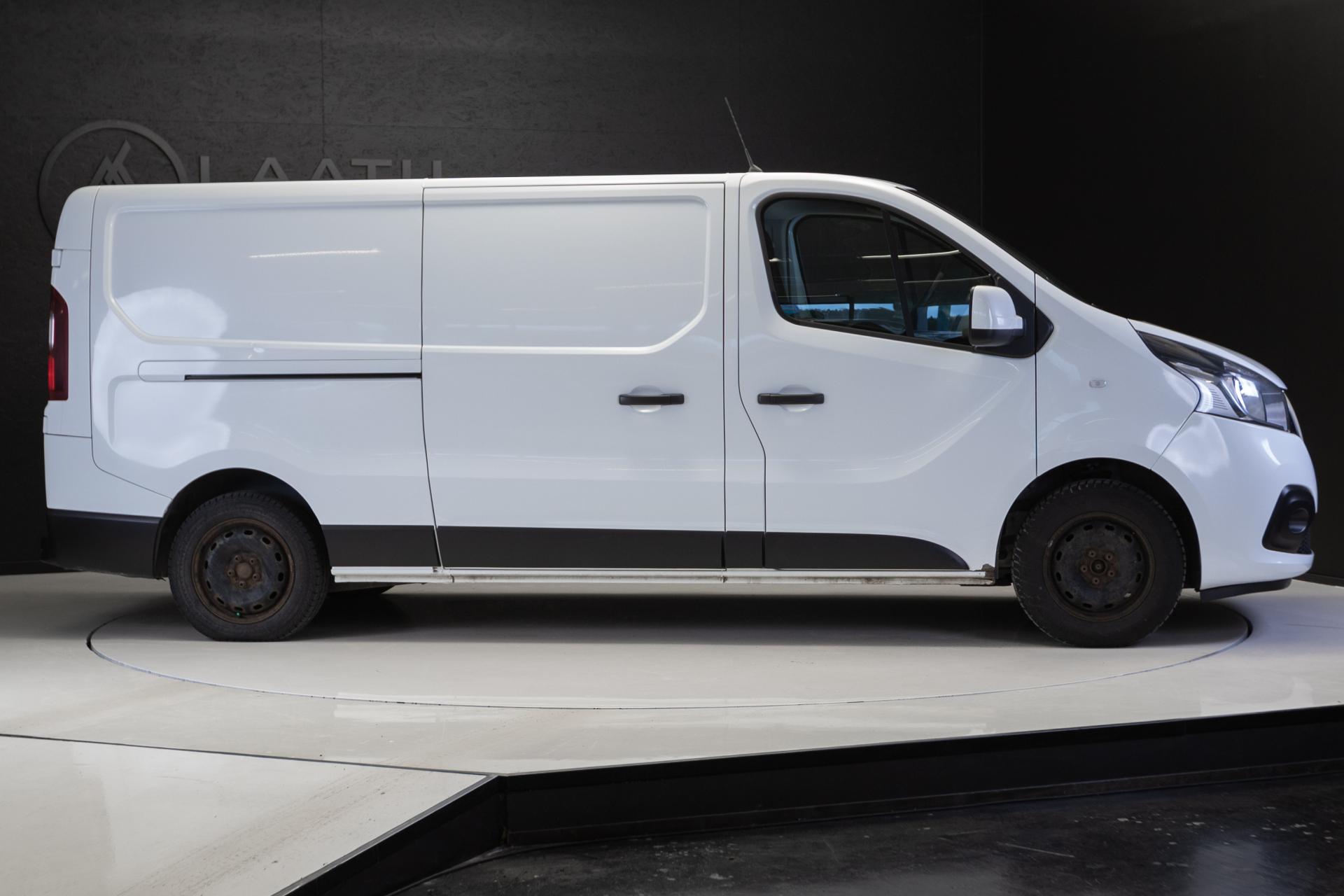 NISSAN NV300 2019