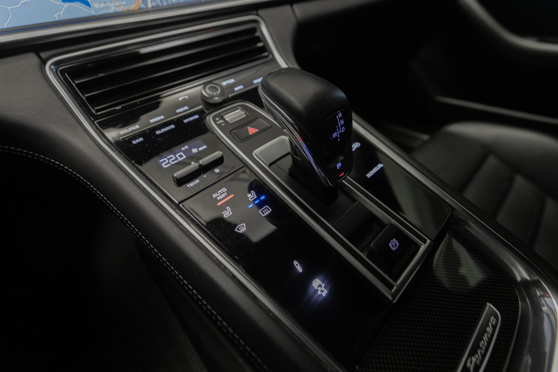 PORSCHE Panamera 2018